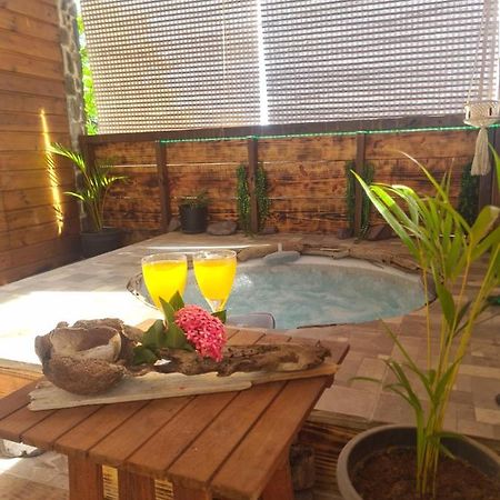 Kami Lodge F3 Jacuzzi Riviere-Salee Eksteriør billede